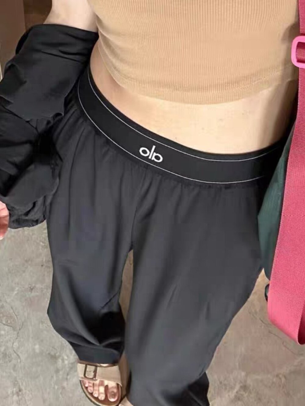 Alo Yoga Women's 30-inch Pants Black NWT | Classic&Chic, Soft (Regular)🔥💓 - Picture 8 of 8